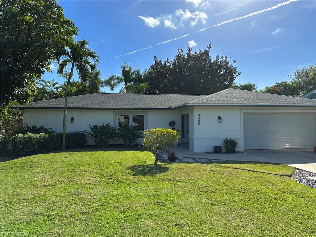 4458 Robin AVE NAPLES, FL 34104