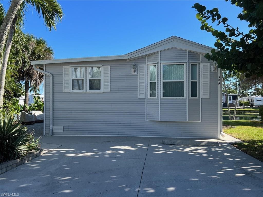 389 Leopard LN 389 NAPLES, FL 34114