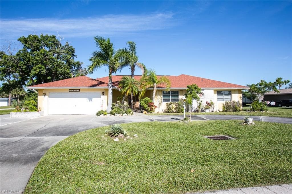 1525 Pinecrest RD FORT MYERS, FL 33919