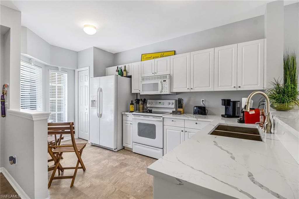 9175 Celeste DR 2-202 NAPLES, FL 34113