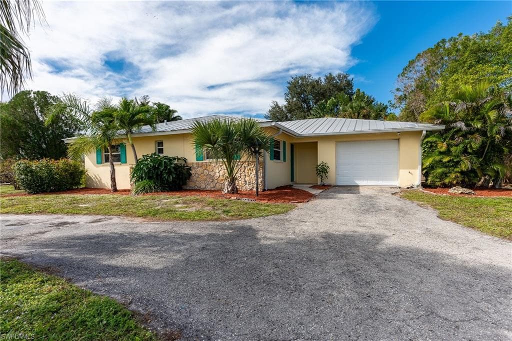 1351 Harbor View DR NORTH FORT MYERS, FL 33917