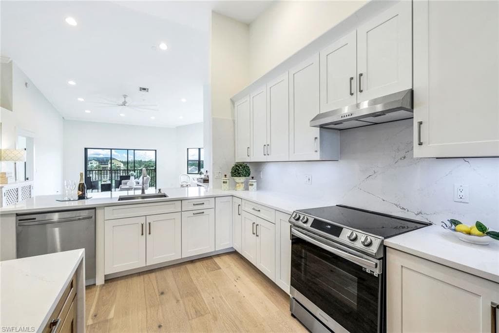 195 Vintage CIR E403 NAPLES, FL 34119
