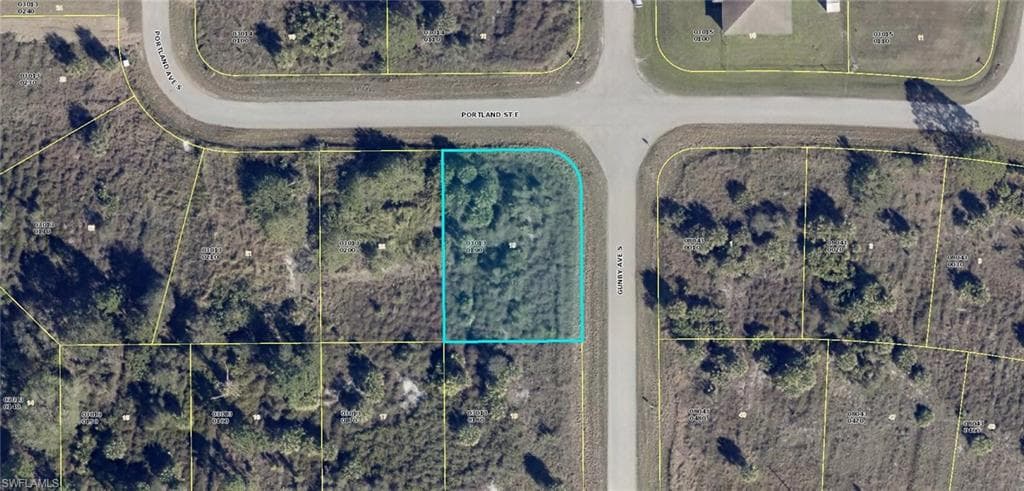 812 Portland ST E LEHIGH ACRES, FL 33974