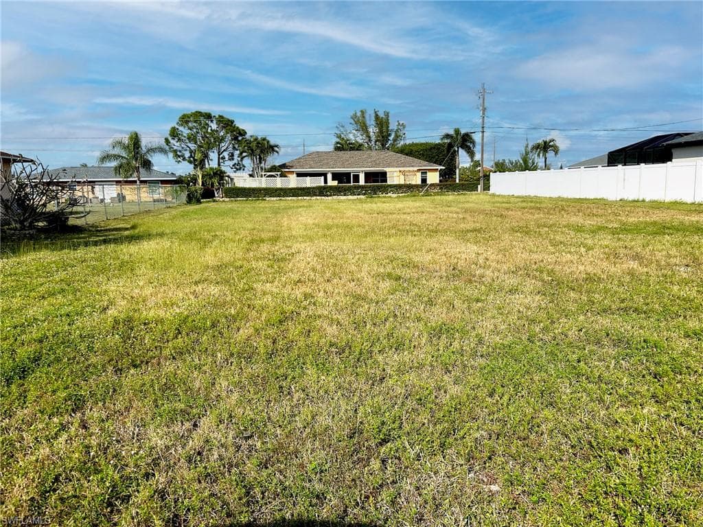 625 SW 21st TER CAPE CORAL, FL 33991