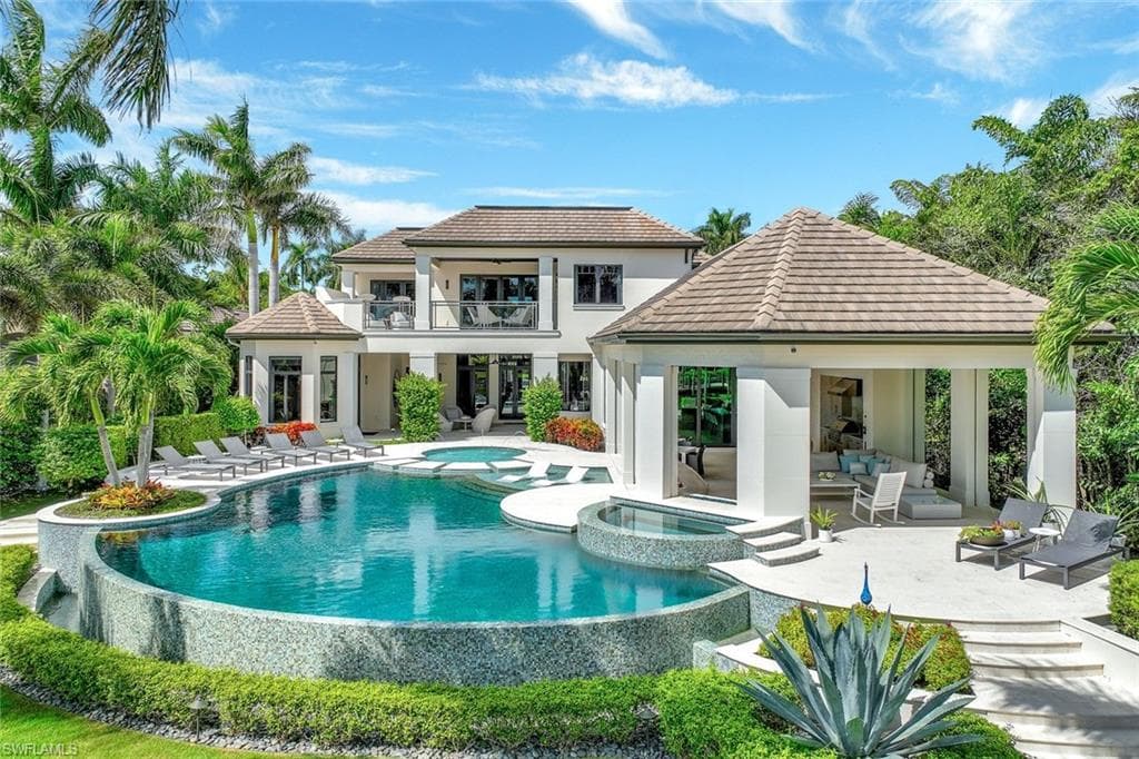 850 NELSONS WALK NAPLES, FL 34102