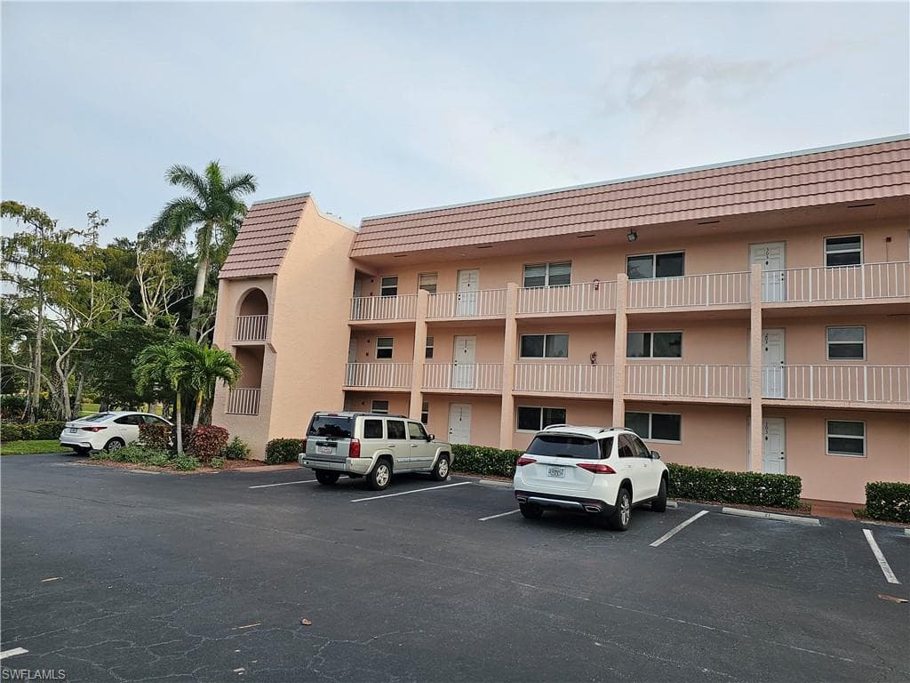 400 Forest Lakes BLVD 103 NAPLES, FL 34105