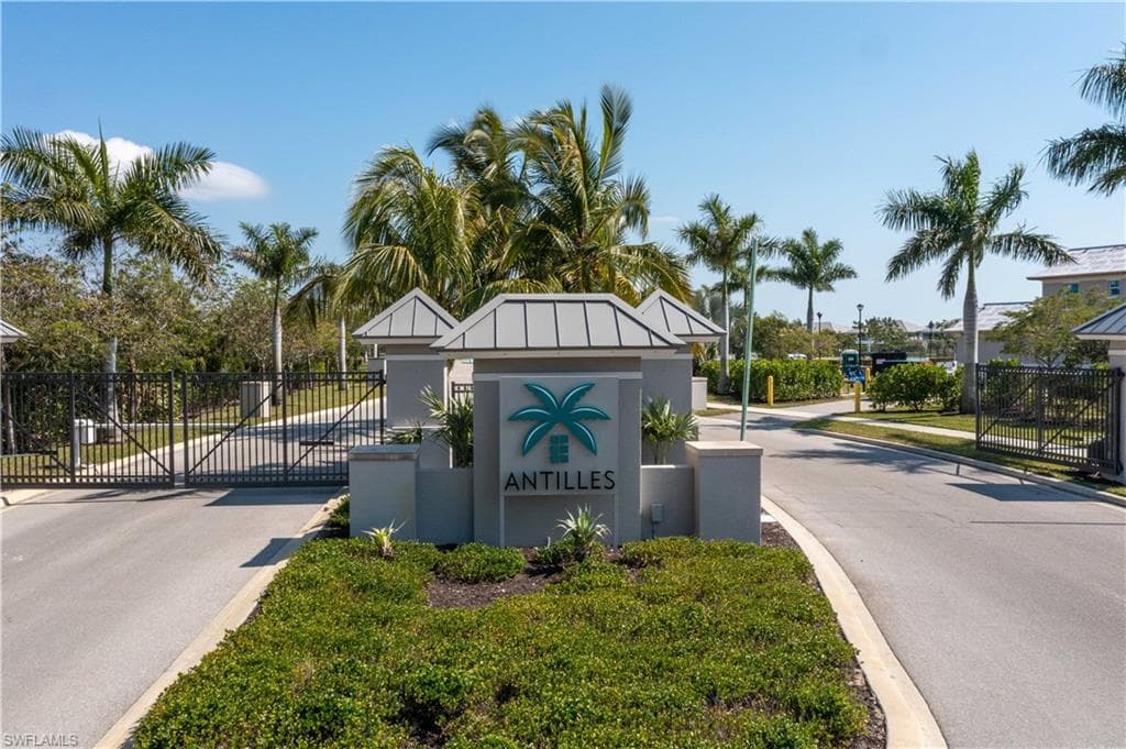 220 Indies DR E 102 NAPLES, FL 34114