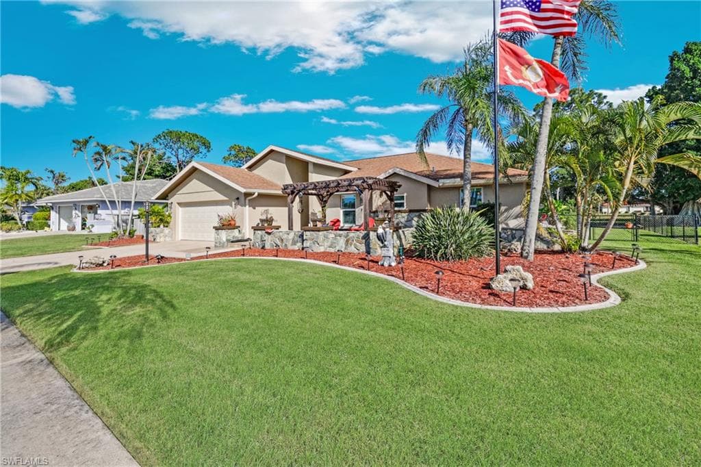 4300 Glasgow CT NORTH FORT MYERS, FL 33903