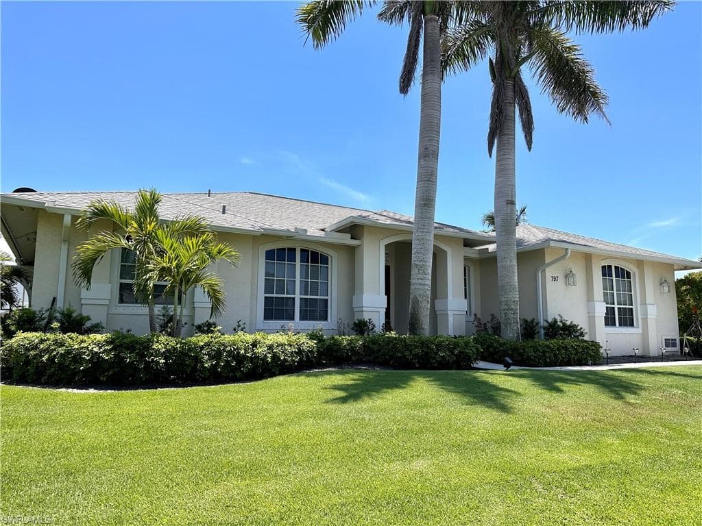 797 Apple CT MARCO ISLAND, FL 34145