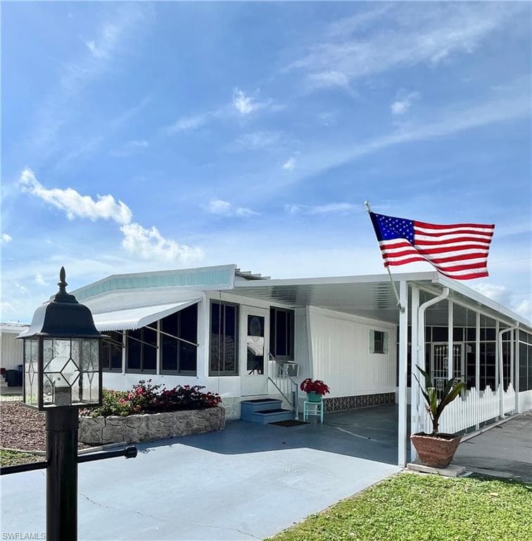 403 Timber LN N NORTH FORT MYERS, FL 33917