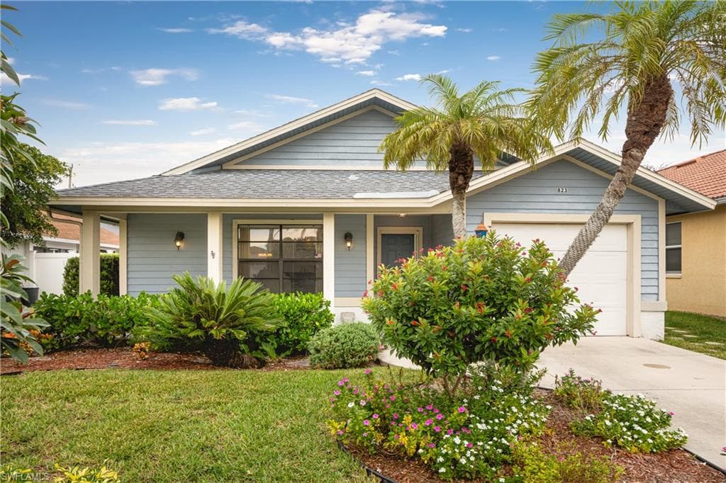 823 108th AVE N NAPLES, FL 34108