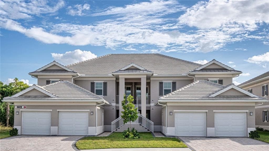 220 Indies DR E 102 NAPLES, FL 34114