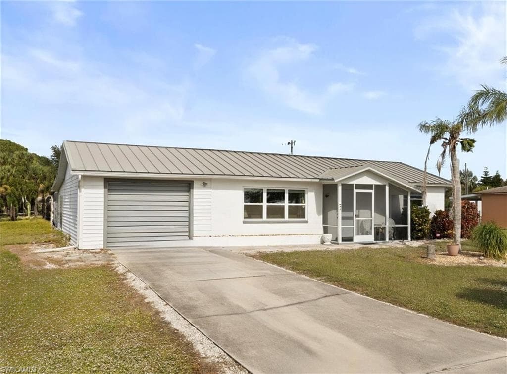 208 Lincoln BLVD LEHIGH ACRES, FL 33936