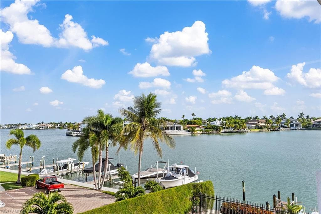 2900 Gulf Shore BLVD N 303 NAPLES, FL 34103