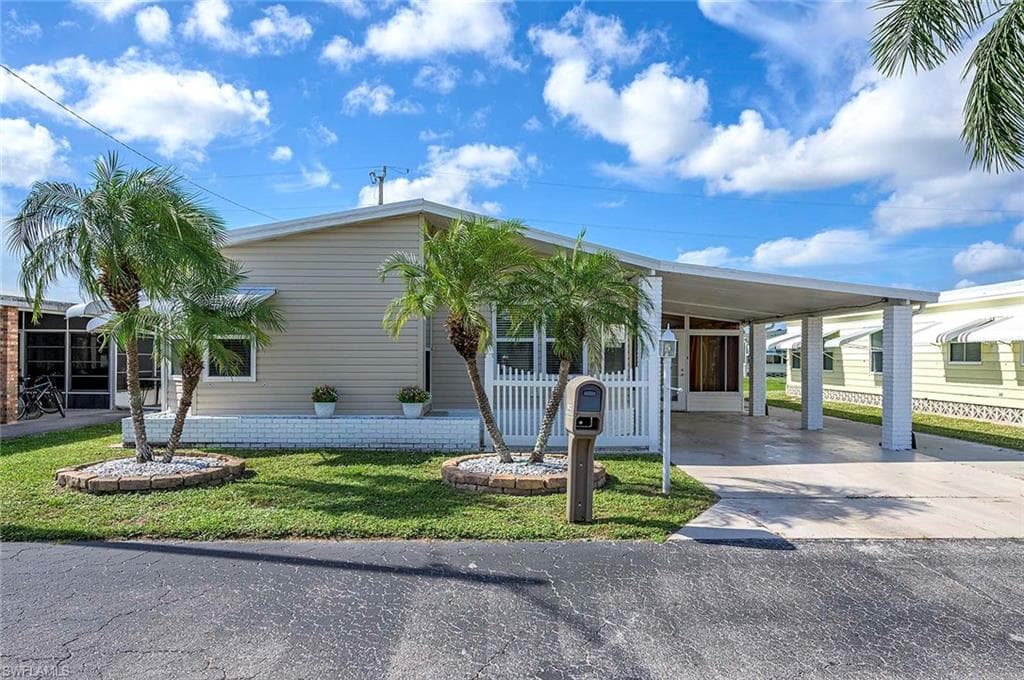 9062 Flamingo CIR NORTH FORT MYERS, FL 33903
