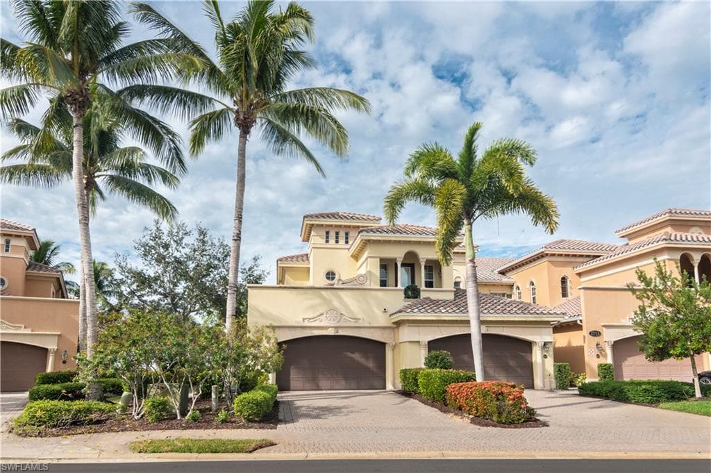 2713 Callista CT 101 NAPLES, FL 34114