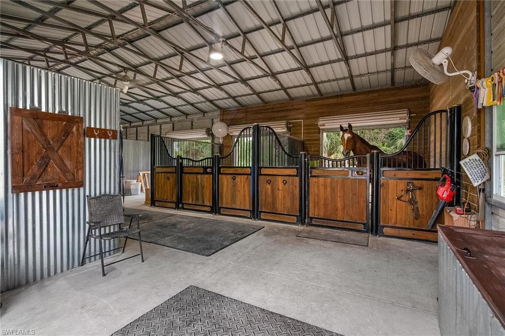105 29th ST NW NAPLES, FL 34120
