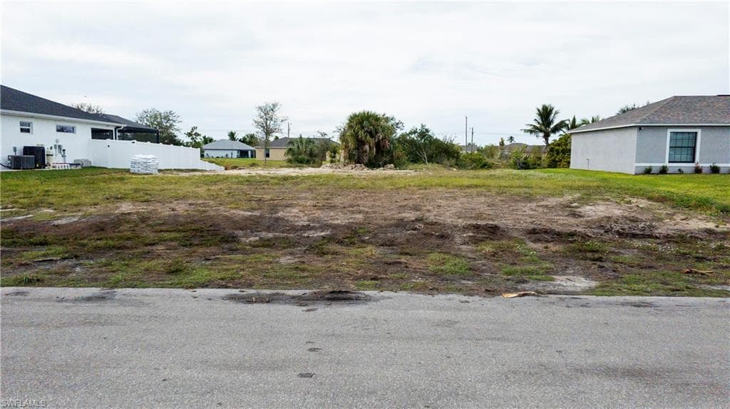 1040 NE 11th AVE CAPE CORAL, FL 33909