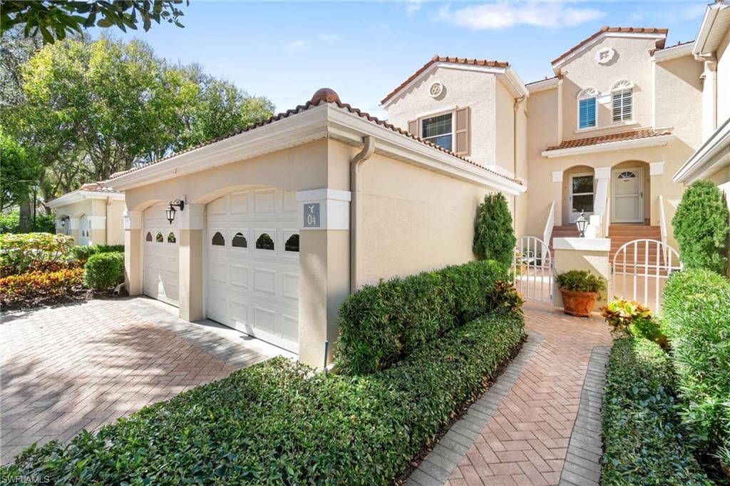 8325 Excalibur CIR O4 NAPLES, FL 34108