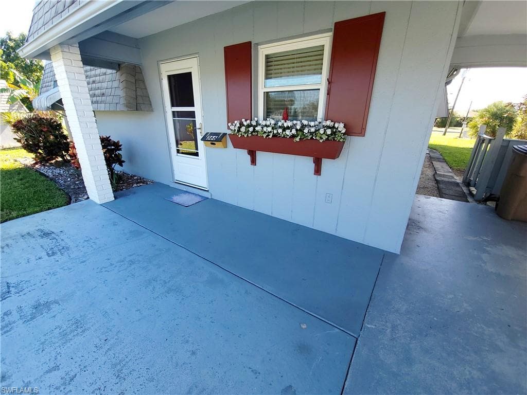 366 Garland CT LEHIGH ACRES, FL 33936