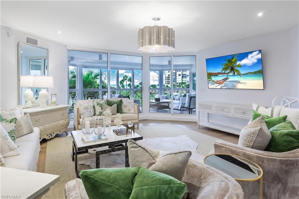 4021 Gulf Shore BLVD N 203 NAPLES, FL 34103