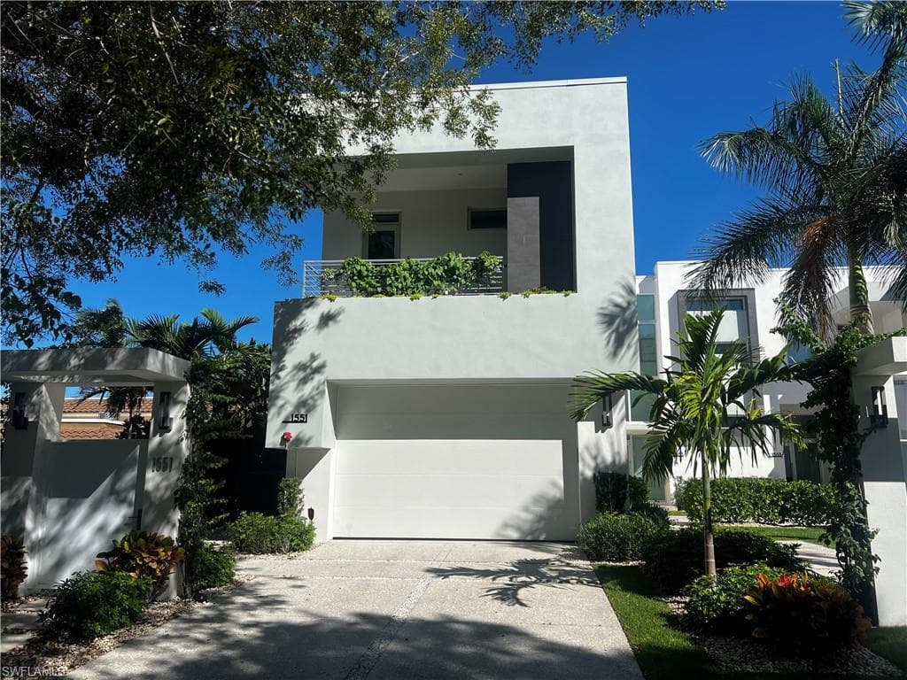 1551 Chesapeake AVE 1551 NAPLES, FL 34102