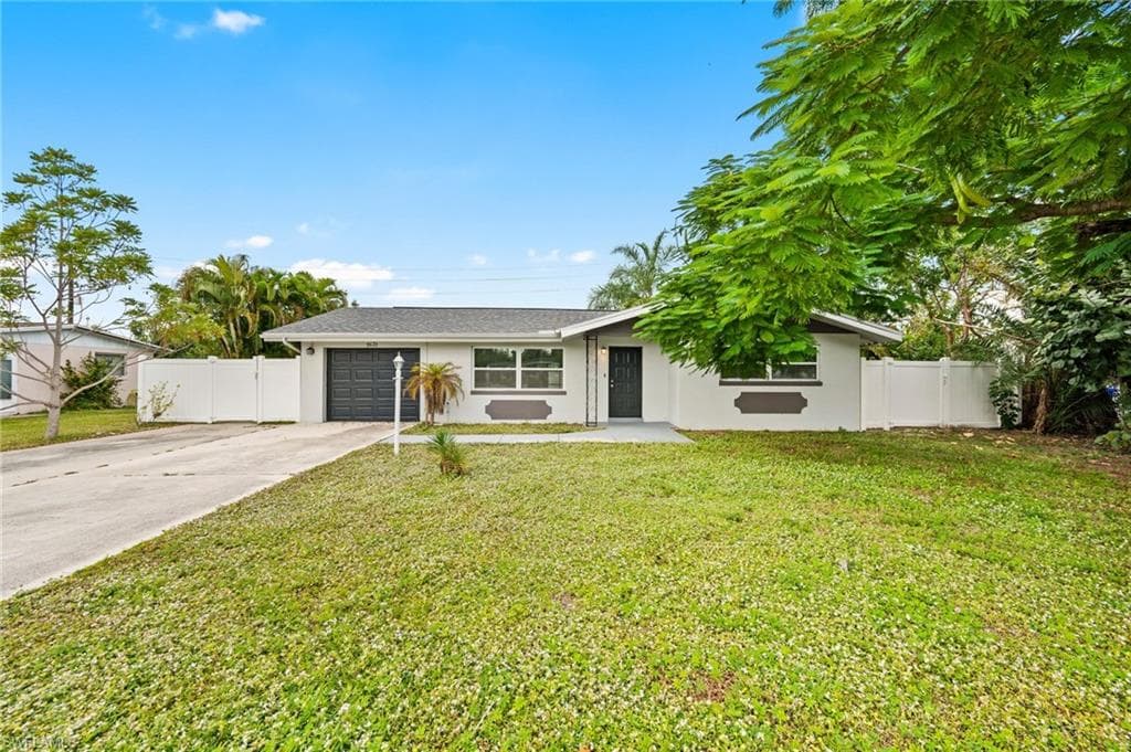 1631 Manor AVE FORT MYERS, FL 33901