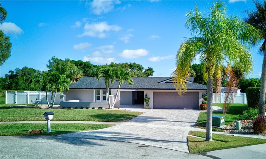 4310 Perth CT NORTH FORT MYERS, FL 33903