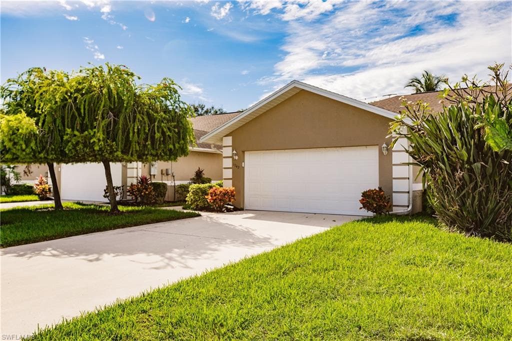 1949 Crown Pointe BLVD W NAPLES, FL 34112