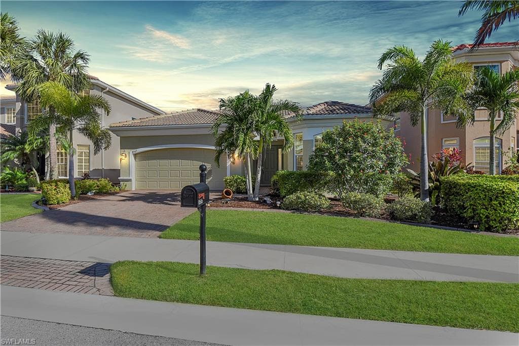 8565 Pegasus DR LEHIGH ACRES, FL 33971