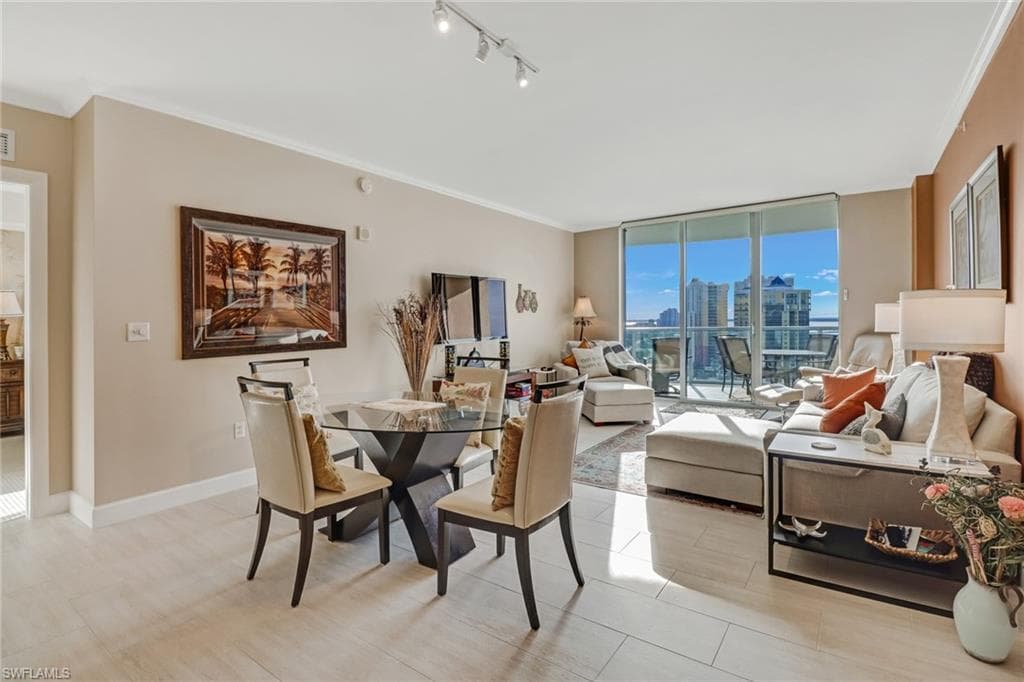 3000 Oasis Grand BLVD 2001 FORT MYERS, FL 33916