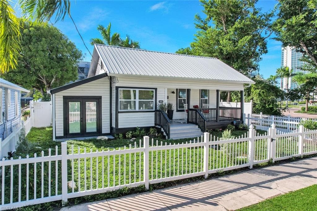 1602 Hough ST FORT MYERS, FL 33901