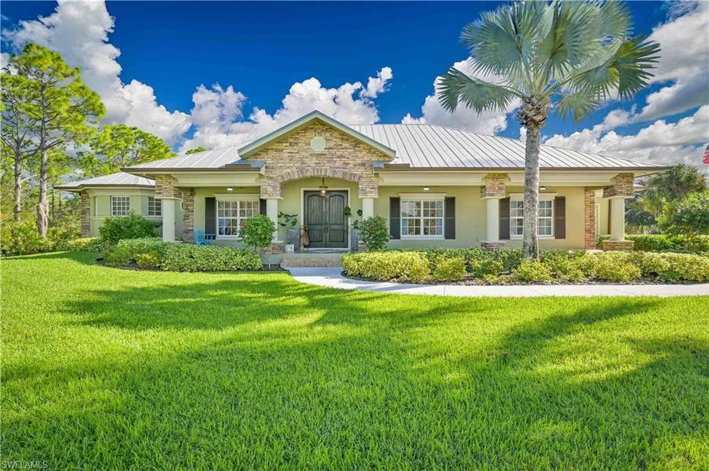 18240 Riverwind DR ALVA, FL 33920