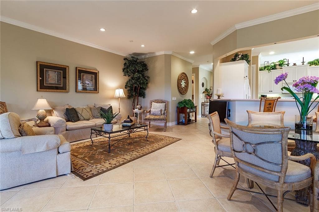 5009 Maxwell CIR 6-201 NAPLES, FL 34105