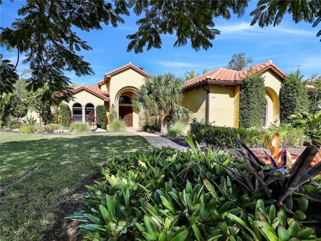 3949 La Vida WAY CAPE CORAL, FL 33993