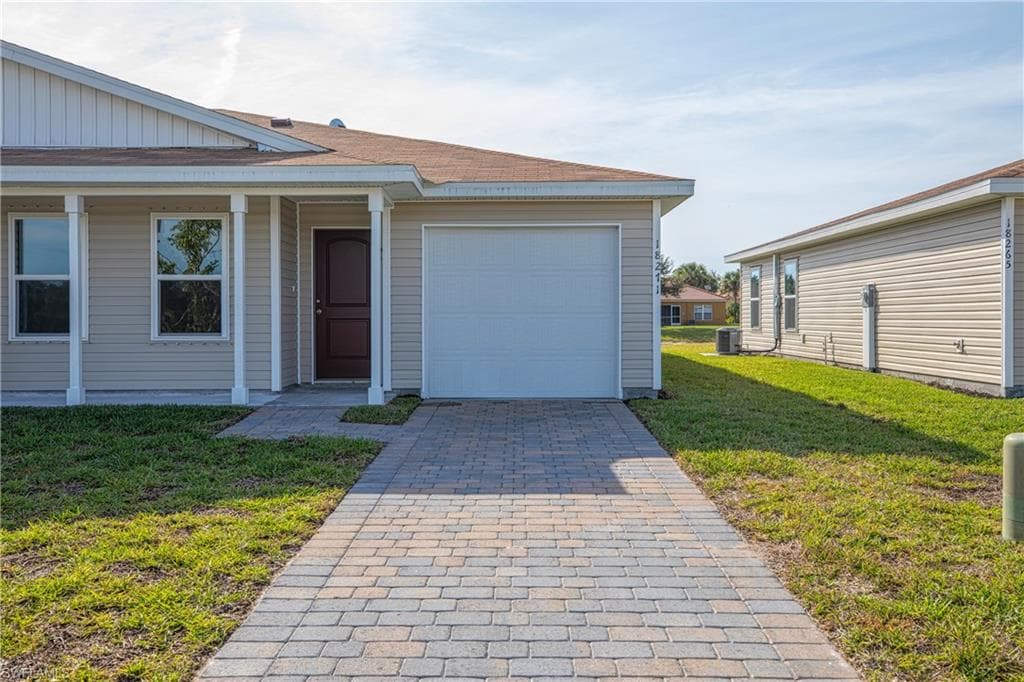 18271 Gibraltar LN LEHIGH ACRES, FL 33936