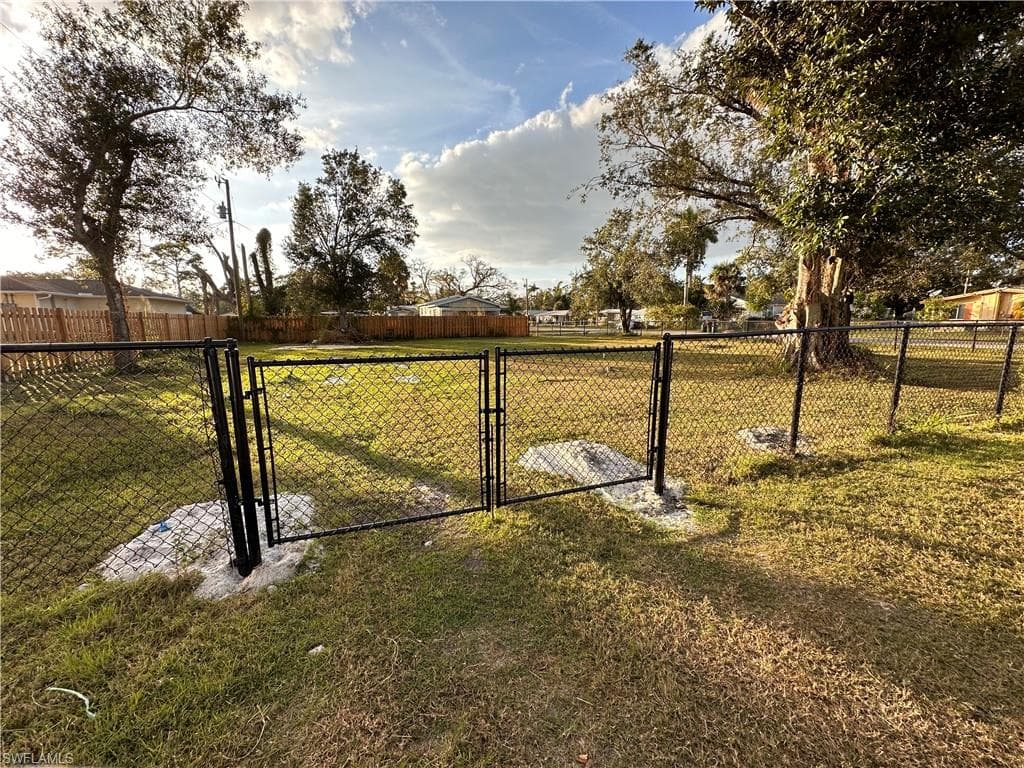 411 Stockton ST NORTH FORT MYERS, FL 33903