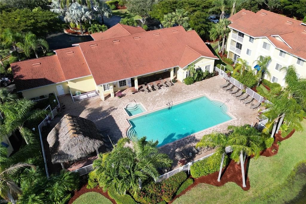 8287 Key Royal LN 1521 NAPLES, FL 34119