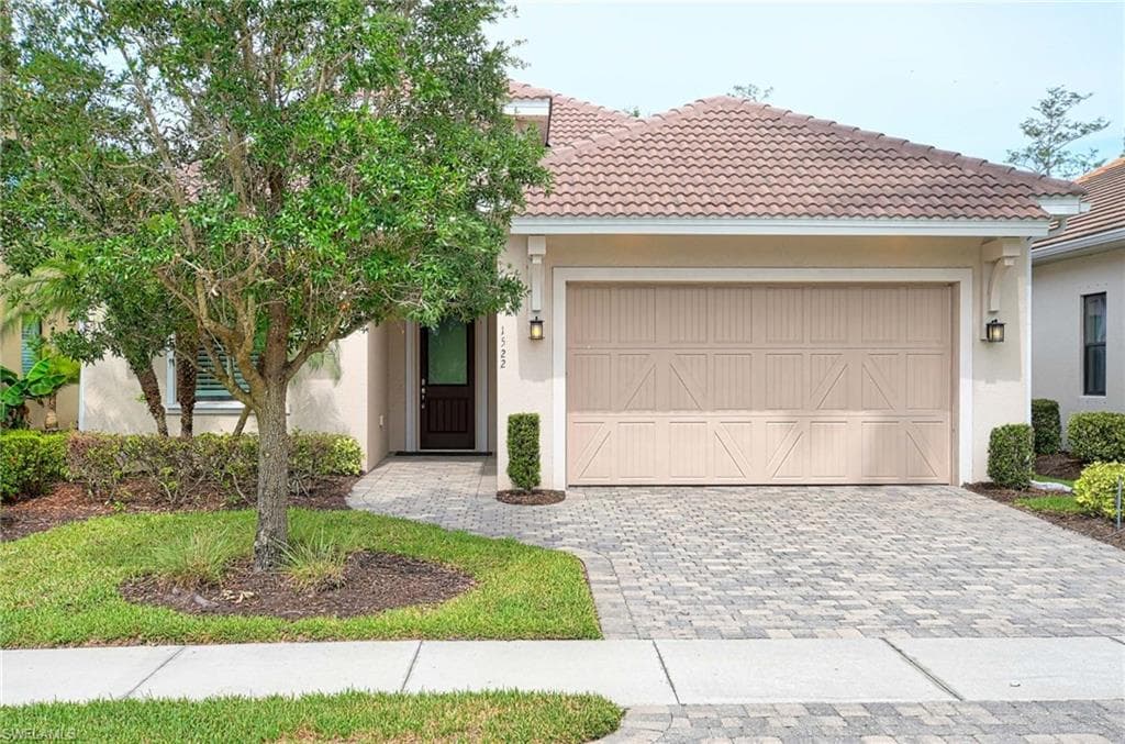 1522 Serrano CIR NAPLES, FL 34105