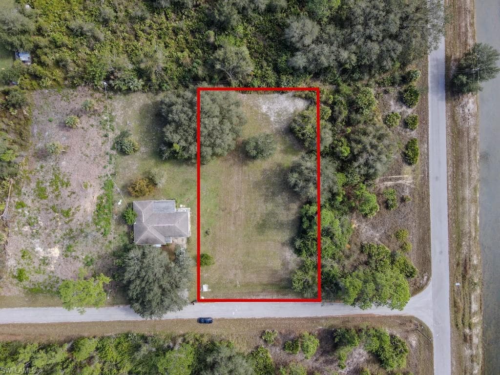 2002 Louis AVE ALVA, FL 33920