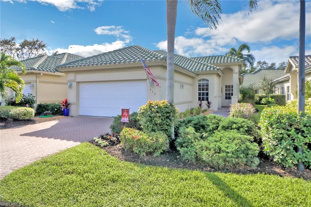 825 Vistana CIR 23 NAPLES, FL 34119