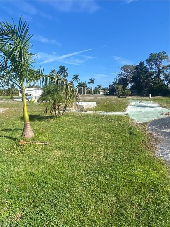 99 Oak LN FORT MYERS, FL 33908