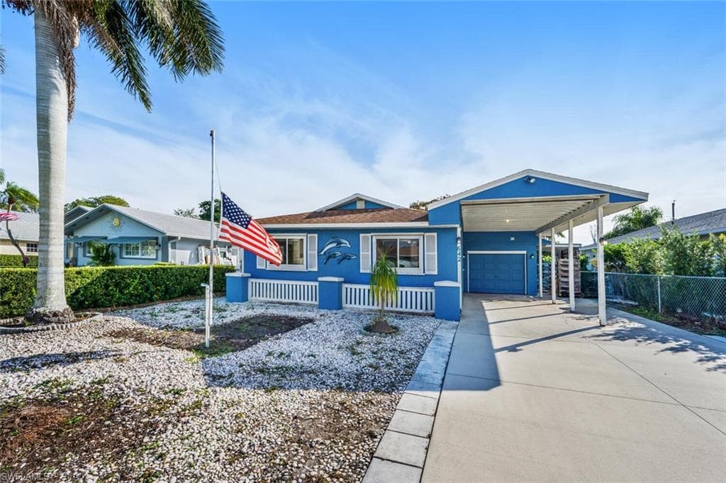 642 95th AVE N NAPLES, FL 34108