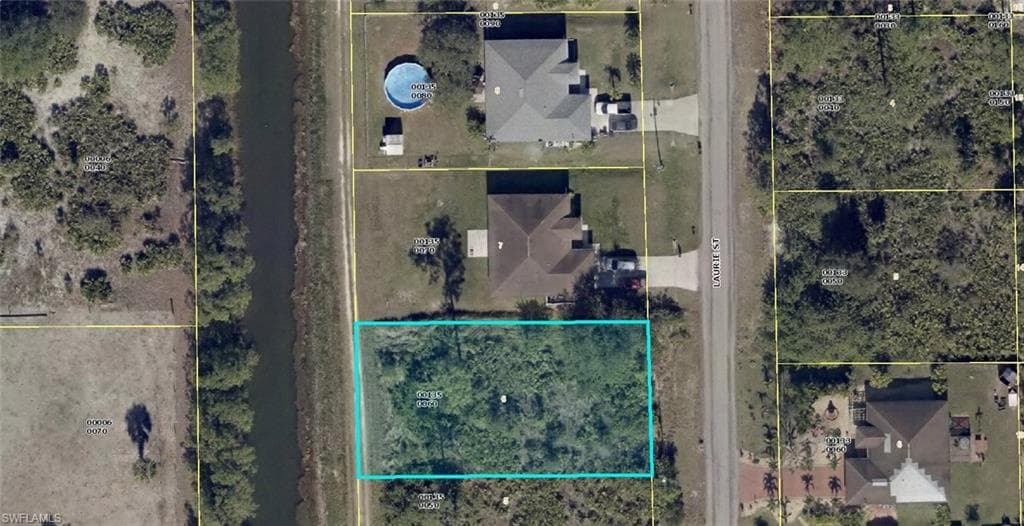 1821 Laurie ST LEHIGH ACRES, FL 33972