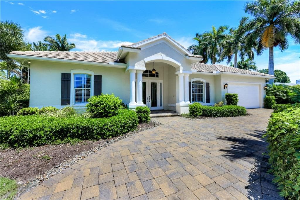 425 Rudder RD NAPLES, FL 34102
