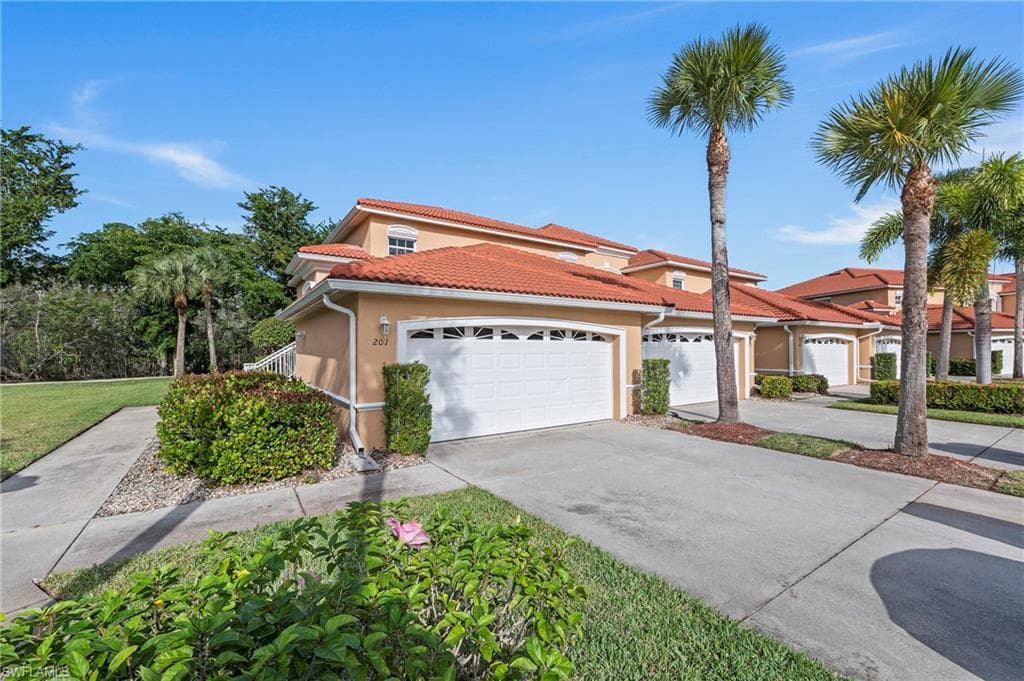 14010 Eagle Ridge Lakes DR 201 FORT MYERS, FL 33912