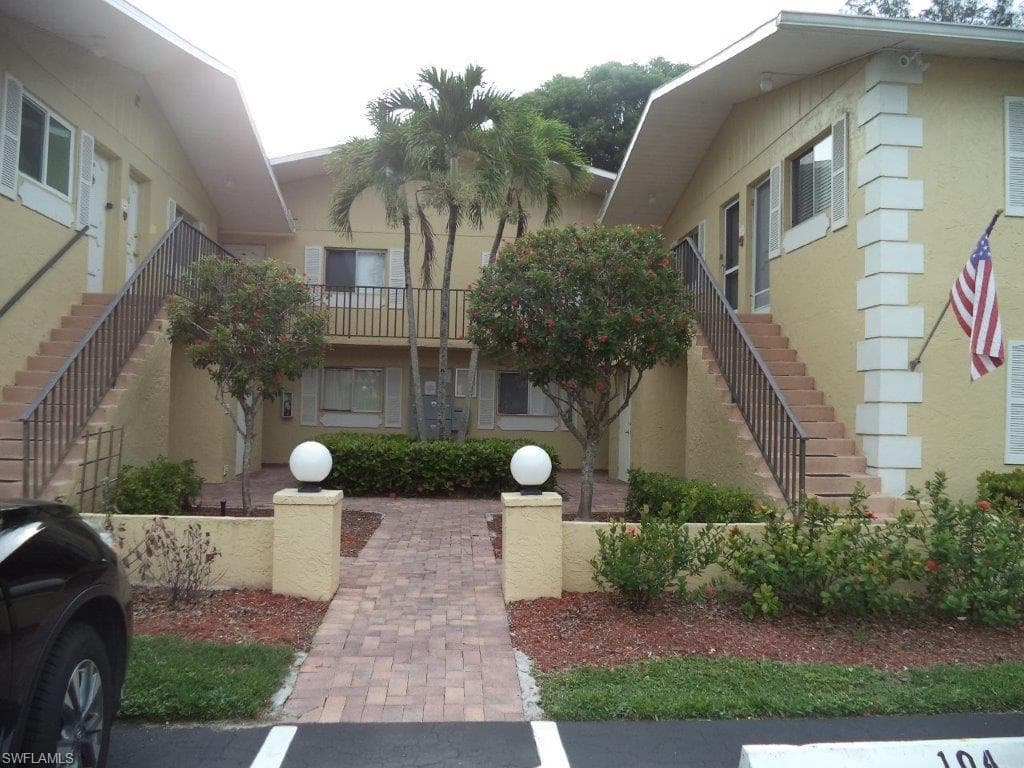 8093 Country RD 201 FORT MYERS, FL 33919