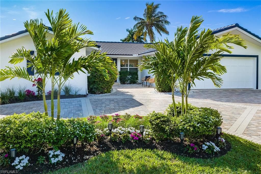 1380 Dolphin RD NAPLES, FL 34102
