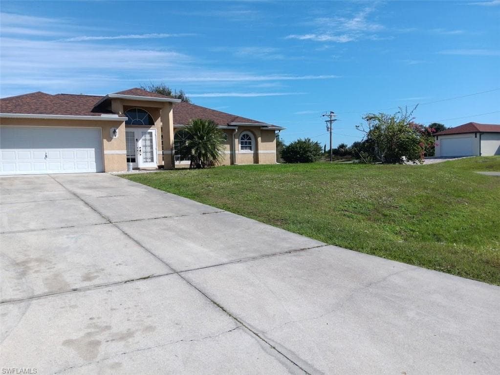 679 Mirror Lakes CT LEHIGH ACRES, FL 33974