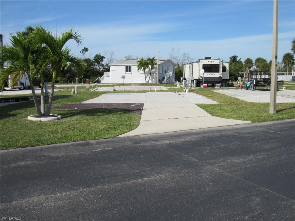 19681 Summerlin RD 21 FORT MYERS, FL 33908